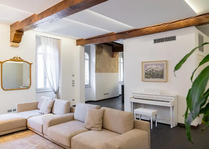Luxury  Three-Bedroom Separate Building Apartment