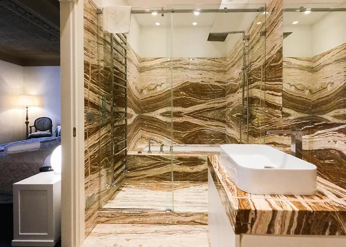 Luxury  Three-Bedroom Separate Building Apartment