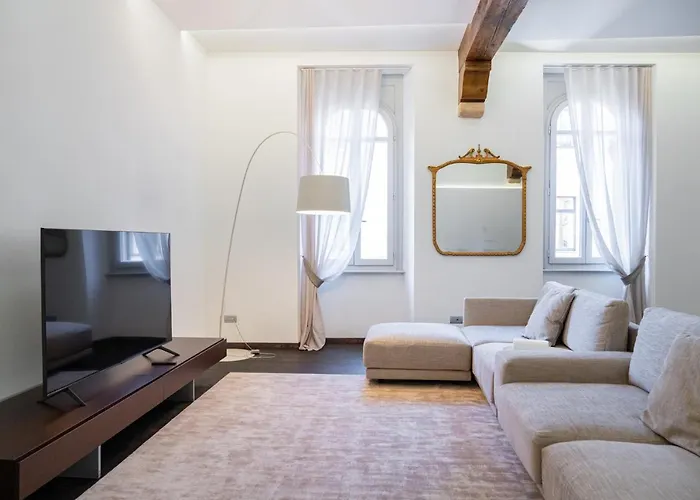 Luxury  Three-Bedroom Separate Building Apartment