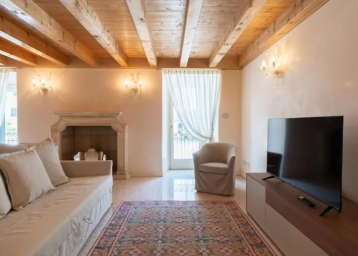 Two-Bedroom Separate Building Apartment